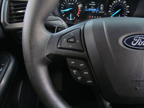 Used 2018 Ford Edge SE FWD image 26
