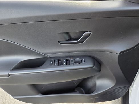 Used 2025 Hyundai Kona SEL image 17