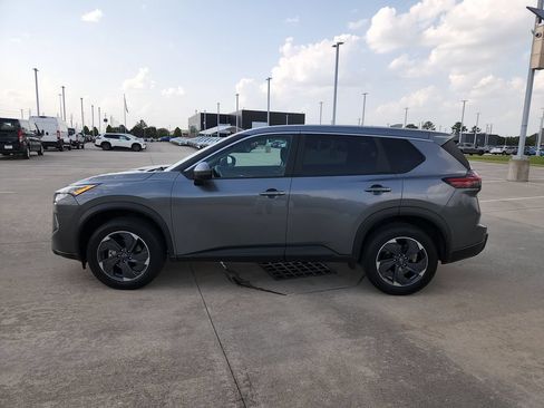 Used 2025 Nissan Rogue SV FWD image 8