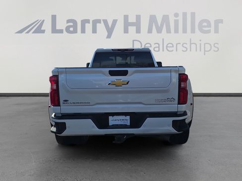 Used 2024 Chevrolet Silverado 3500 High Country w/ High Country Premium Package image 4