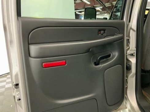 Used 2007 GMC Sierra 2500 SLE w/ Heavy-Duty Power Package AWD/4WD image 29