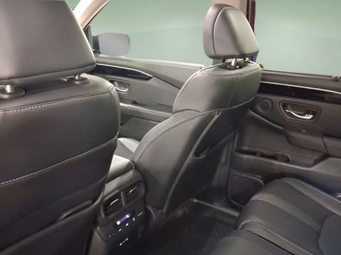 Used 2025 Honda Pilot Touring image 27