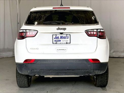 Used 2025 Jeep Compass Sport image 4