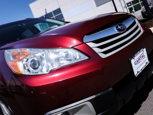 Used 2011 Subaru Outback 2.5i Premium w/ All-Weather Pkg AWD/4WD image 12