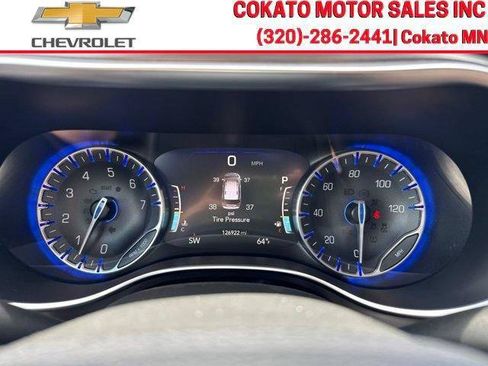 Used 2017 Chrysler Pacifica Limited w/ UConnect Theater Package FWD image 32