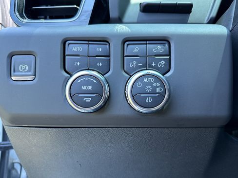 Used 2024 GMC Sierra 3500 AT4 w/ Technology Package AWD/4WD image 28