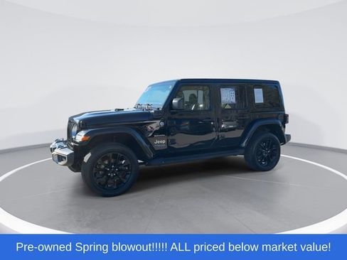Used 2022 Jeep Wrangler Unlimited Sahara w/ Cold Weather Group AWD/4WD image 4