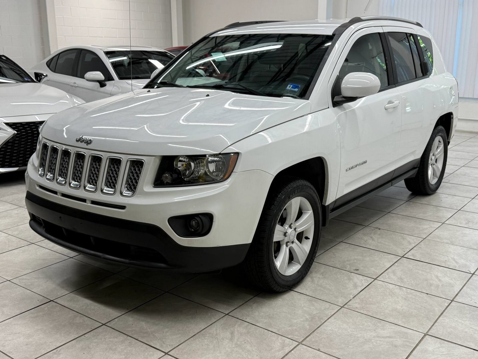 Used 2015 Jeep Compass Latitude AWD/4WD image 3
