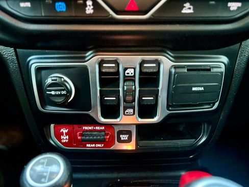 Used 2021 Jeep Wrangler Unlimited Rubicon 4xe AWD/4WD image 26