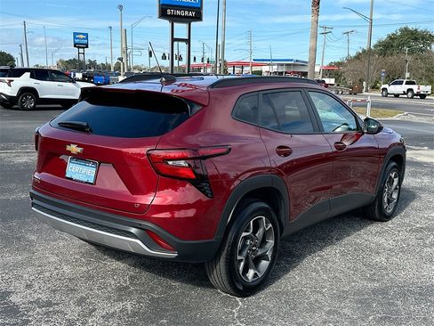 Certified 2025 Chevrolet Trax LT w/ Driver Confidence Package image 5