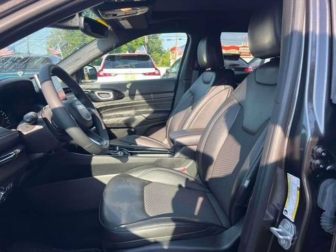 Used 2023 Jeep Compass Latitude w/ Sun and Sound Group AWD/4WD image 24