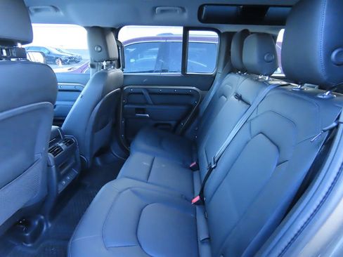 Used 2025 Land Rover Defender 110 X-Dynamic SE image 11