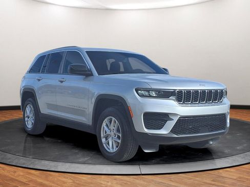 New 2026 Jeep Grand Cherokee Laredo image 15