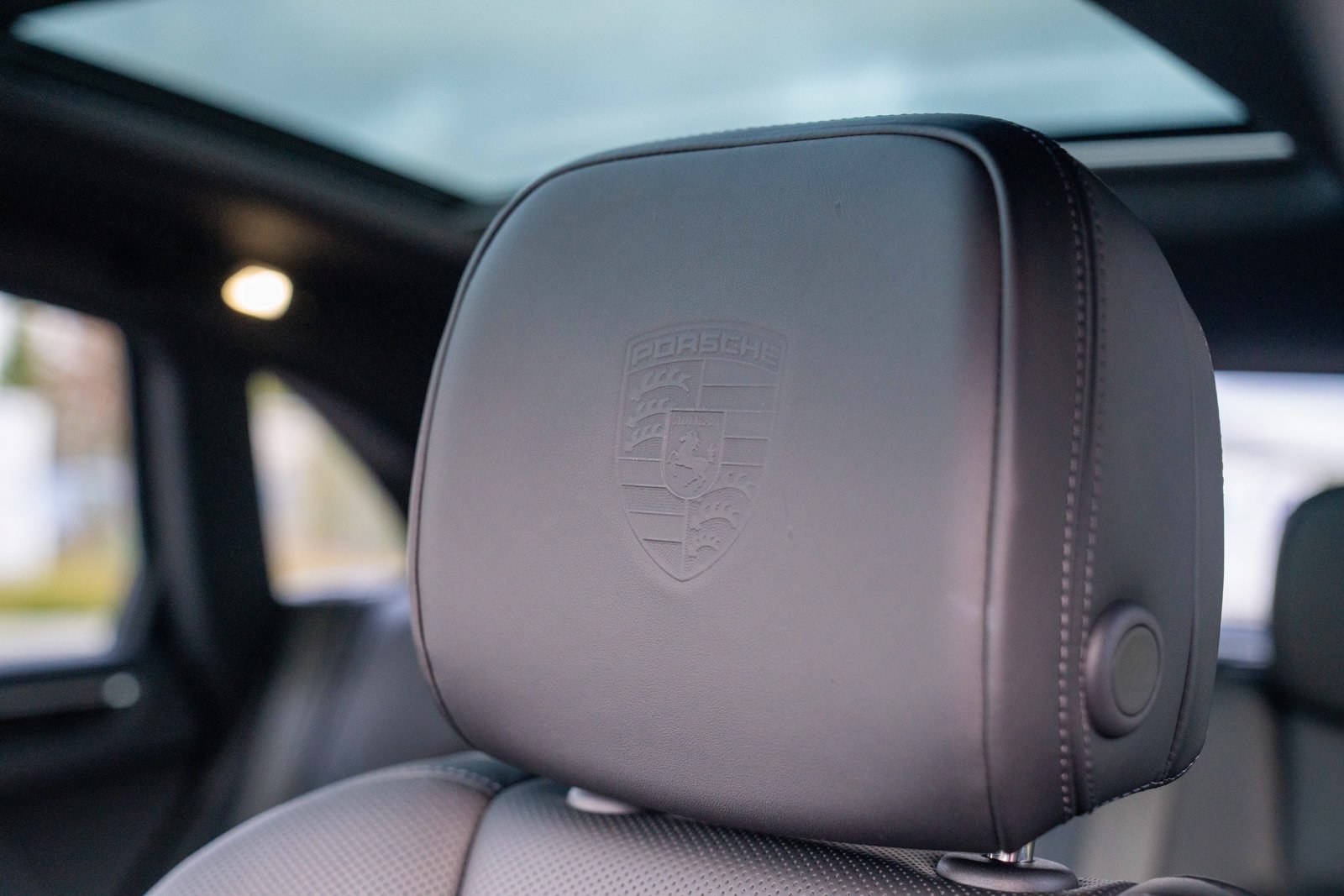 Certified 2026 Porsche Macan AWD/4WD image 13