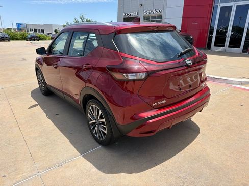 Used 2023 Nissan Kicks SV FWD image 3