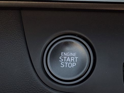 New 2025 Hyundai Elantra SEL image 24