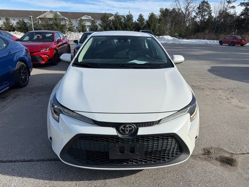 Used 2020 Toyota Corolla LE image 3