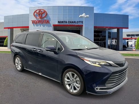 Used 2023 Toyota Sienna Platinum image 1