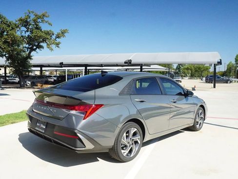 New 2025 Hyundai Elantra SEL image 8