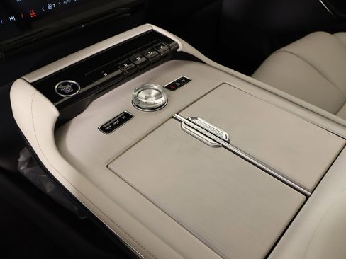 New 2026 Lincoln Navigator Premiere AWD/4WD image 9