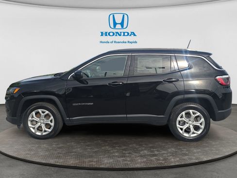 Used 2024 Jeep Compass Latitude AWD/4WD image 2