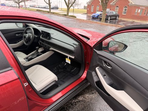 Certified 2025 Honda Accord LX image 14