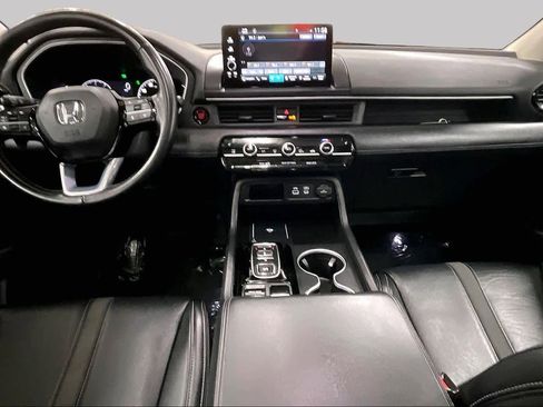 Used 2023 Honda Pilot Touring image 16