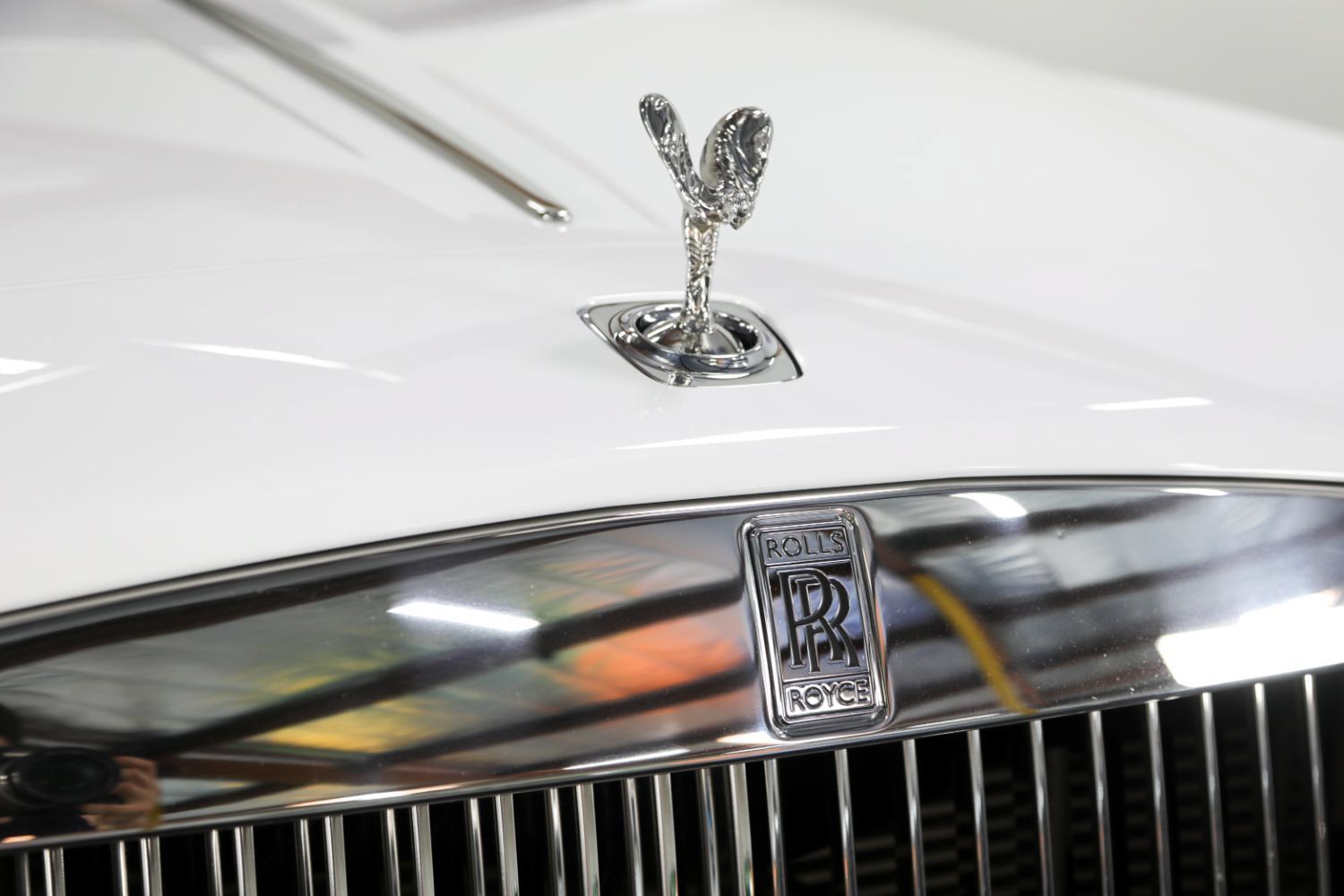 Used 2018 Rolls-Royce Dawn RWD image 13