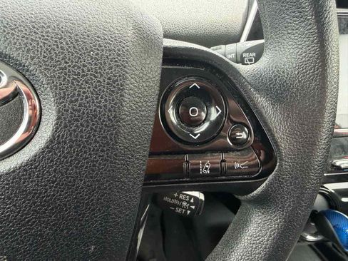 Used 2022 Toyota Prius LE FWD image 27