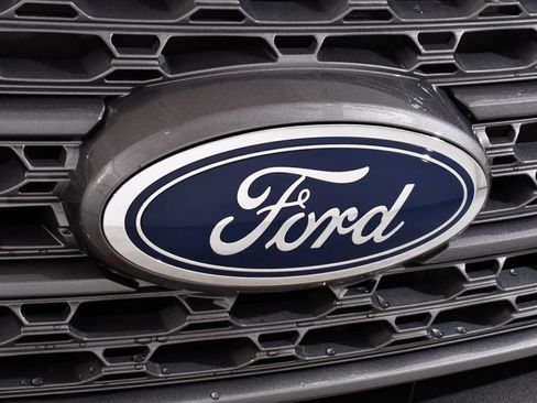 Used 2023 Ford Explorer XLT w/ Equipment Group 202A AWD/4WD image 22