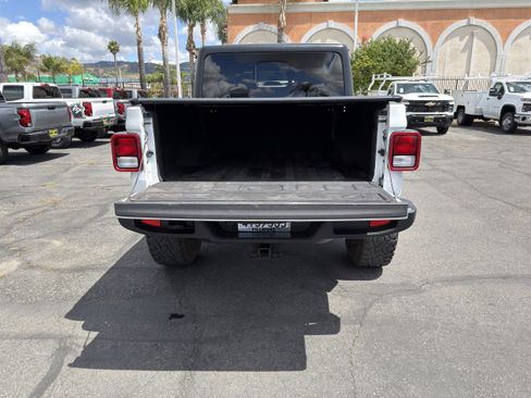 Used 2021 Jeep Gladiator Sport image 16