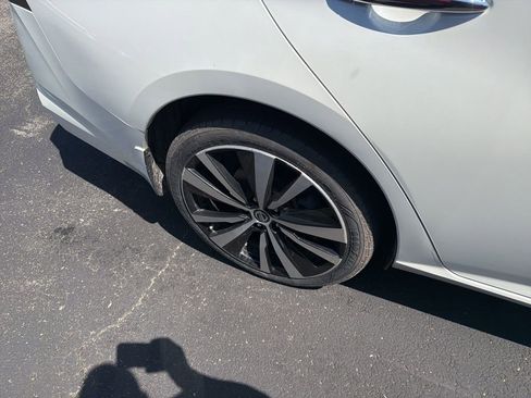 Used 2020 Nissan Altima 2.5 Platinum image 3