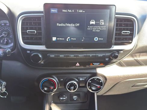 Used 2021 Hyundai Venue SE image 18