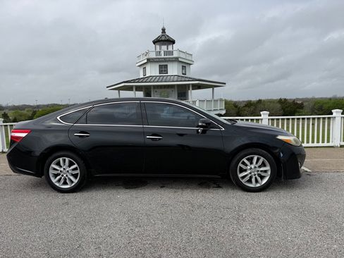 Used 2013 Toyota Avalon XLE image 4
