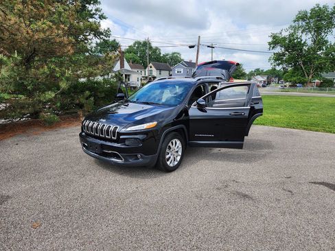 Used 2017 Jeep Cherokee Limited w/ Trailer Tow Group AWD/4WD image 32