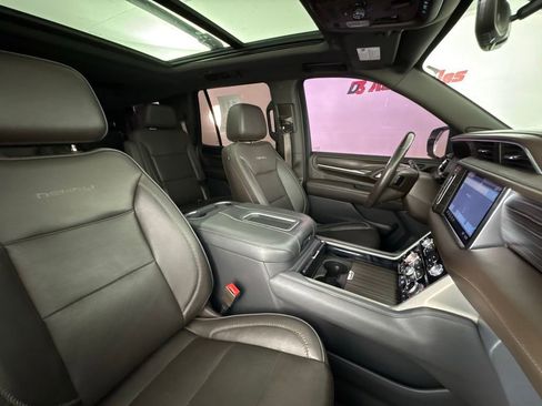 Used 2021 GMC Yukon Denali w/ Denali Premium Package AWD/4WD image 43