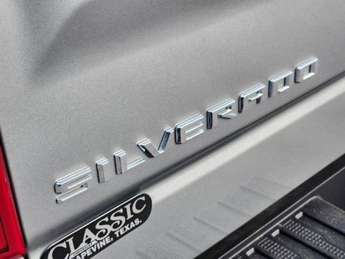 Used 2024 Chevrolet Silverado 1500 ZR2 w/ Technology Package image 9