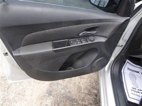 Used 2016 Chevrolet Cruze LT image 9