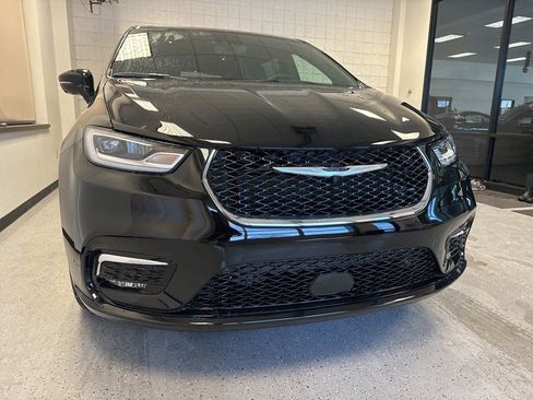 New 2026 Chrysler Pacifica Select image 9