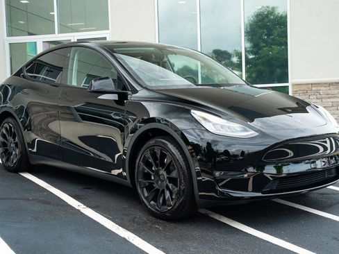 Used 2021 Tesla Model Y Long Range AWD/4WD image 6