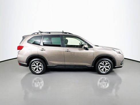 Used 2023 Subaru Forester Premium image 6