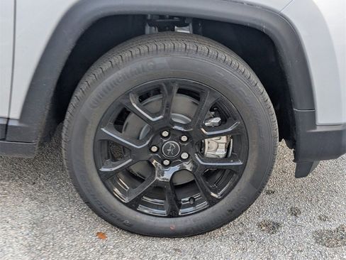 New 2026 Jeep Compass Latitude image 9