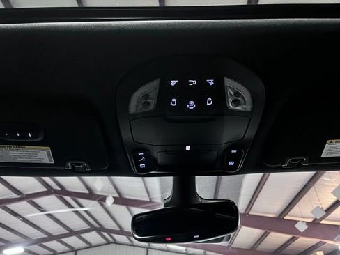Used 2023 Chrysler Pacifica Limited w/ Uconnect Theater Family Group FWD image 34