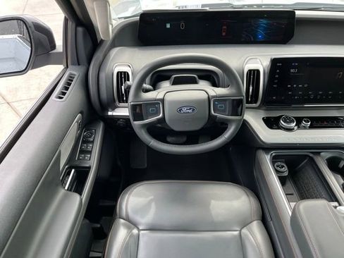 Used 2025 Ford Expedition Active AWD/4WD image 13