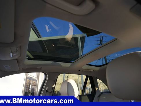 Used 2022 Mercedes-Benz GLC 300 4MATIC w/ Premium Package Lite image 17