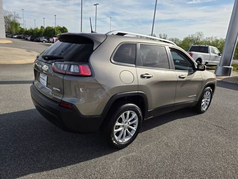 Used 2020 Jeep Cherokee Latitude FWD image 11