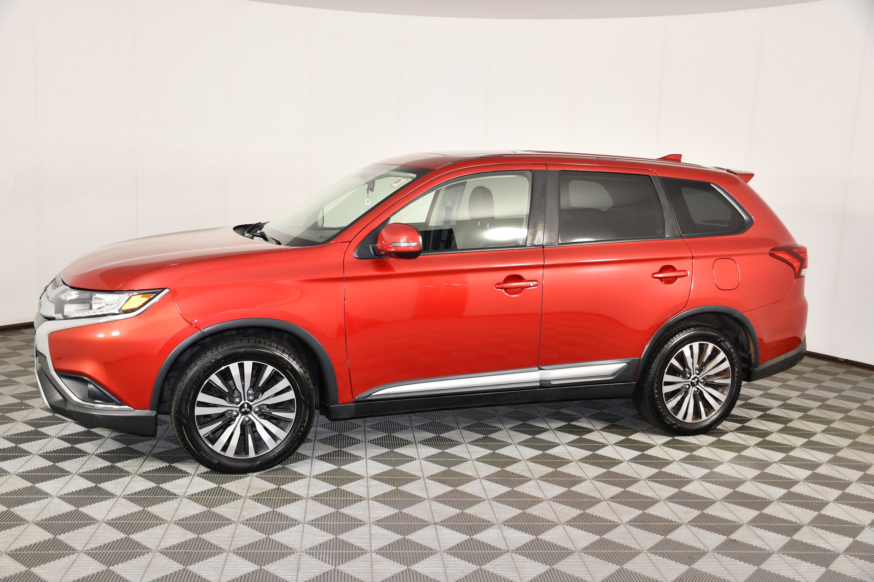 Used 2019 Mitsubishi Outlander SE AWD/4WD image 8