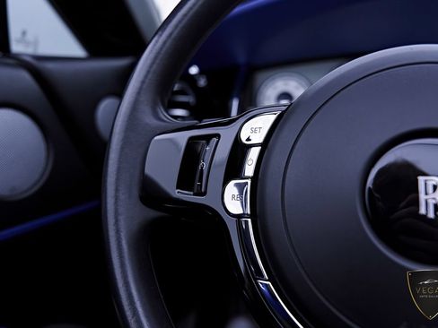 Used 2019 Rolls-Royce Dawn RWD image 71