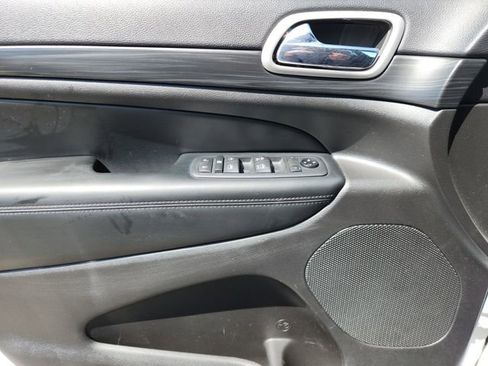 Used 2021 Jeep Grand Cherokee Laredo X image 21