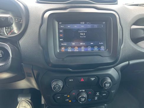 Used 2018 Jeep Renegade Altitude FWD image 13